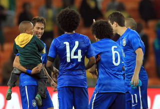 Illustration for article titled Cutest Kid Ever Invades Soccer Pitch, Gets Carried Around By Players